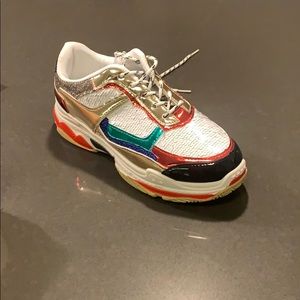 Tennis shoes / Sneakers  8.5 /9